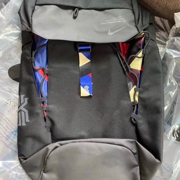 Nike Kyrie Irving Elite Basketball Backpack - Picture 5 of 6